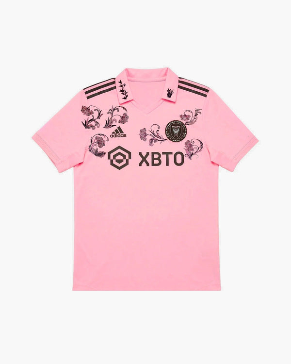 Inter Miami hand-embroidered football shirt in pink / black, front view — CRID